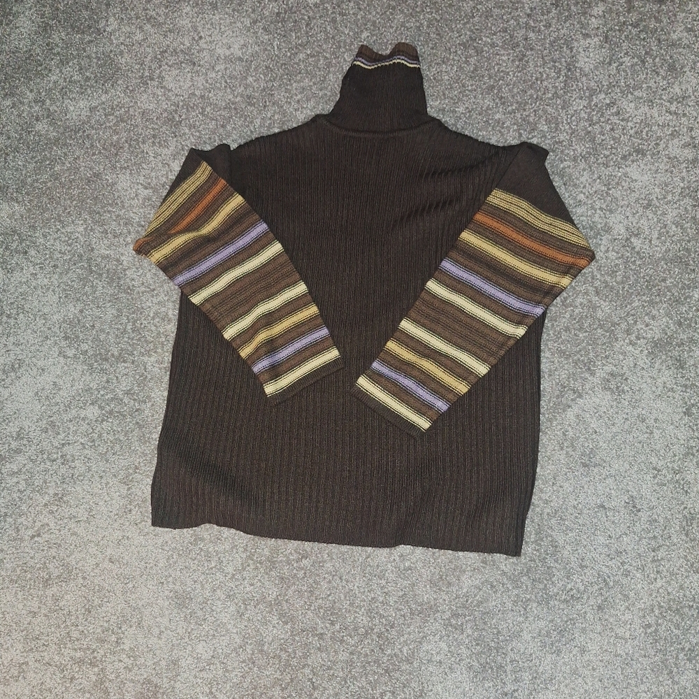 Elegant Floral Embroidered Turtleneck Sweater** - Picture 2 of 5